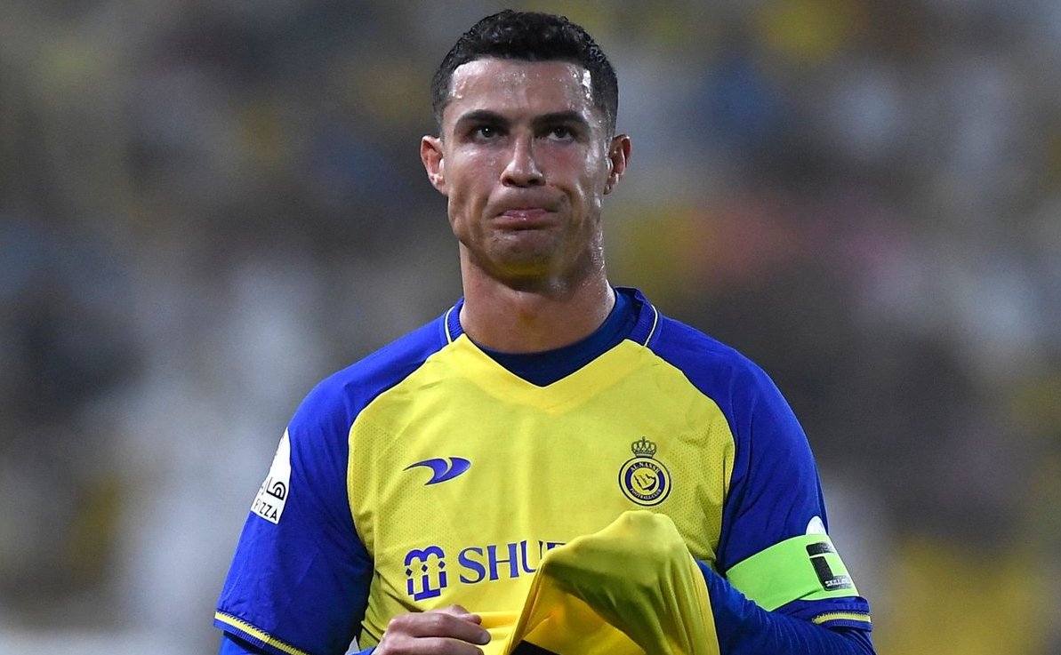 Truyền thông Anh: "Ronaldo bị sốc khi Messi khoe Quả bóng vàng thứ 8..."