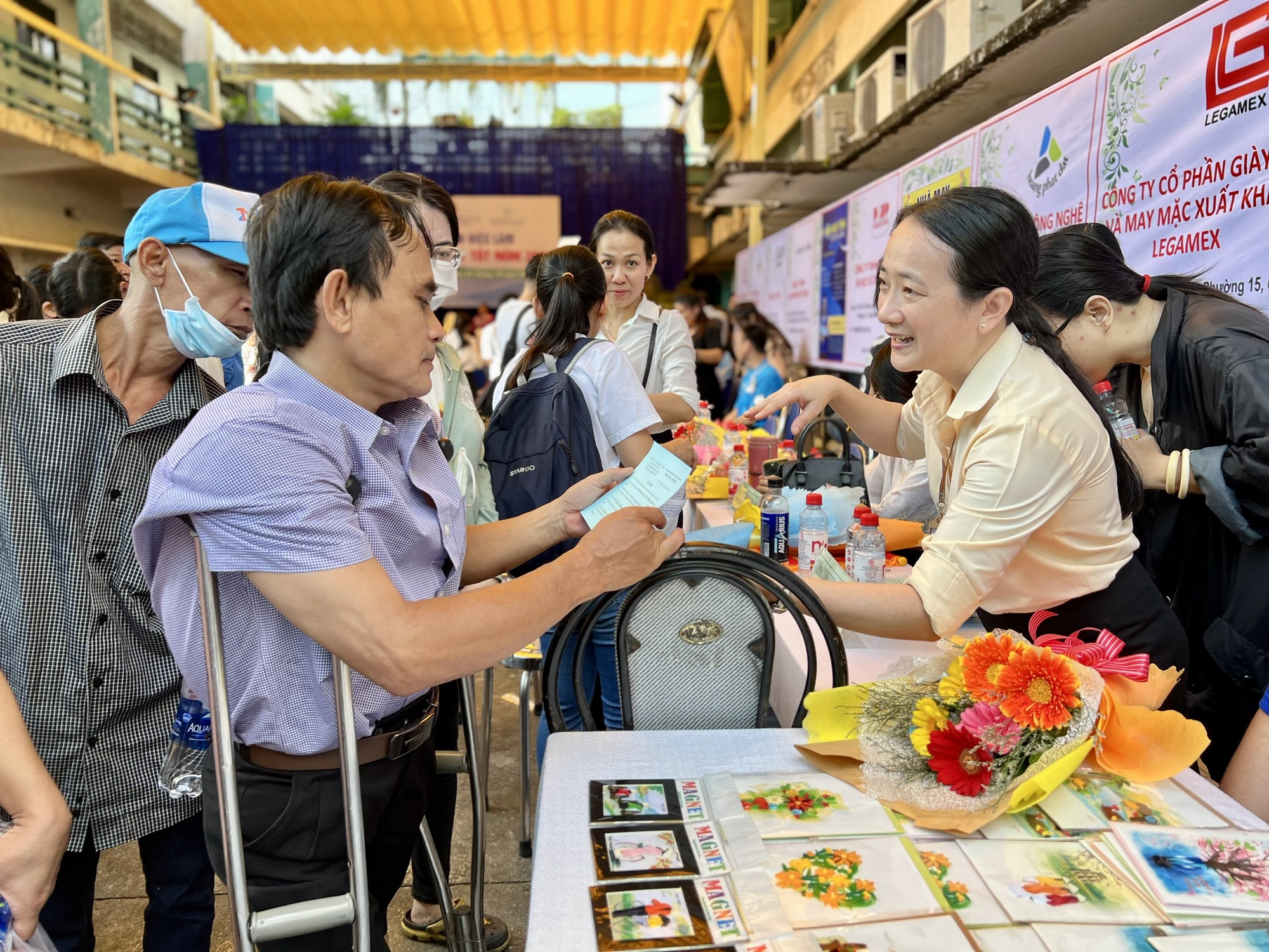 Tạo cơ hội việc l&agrave;m cho lao động khuyết tật - Ảnh 1.