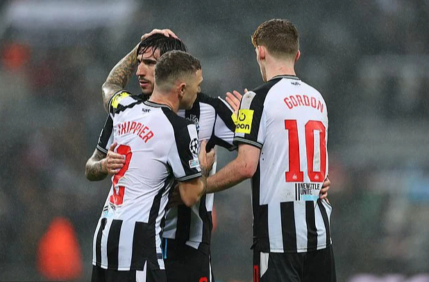 Thừa nhận nghiện cá cược, sao 52 triệu bảng của Newcastle bị treo giò 10 tháng - Ảnh 1.