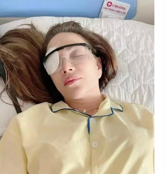 Ca sĩ Thanh Hà lên bàn mổ