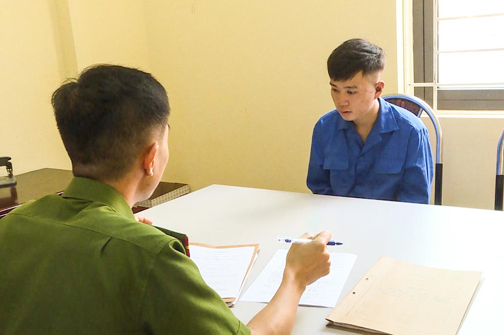 Bắt khẩn cấp nam thanh niên thách thức, lăng mạ công an