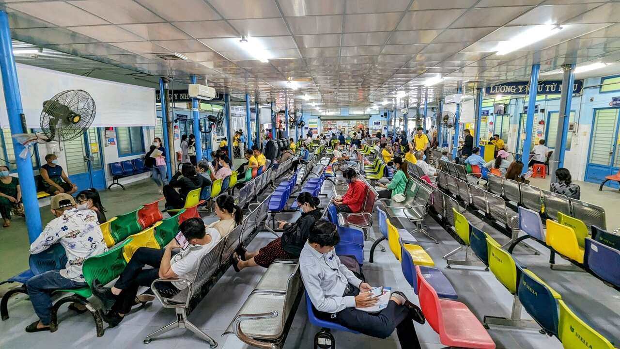 TP HCM: Bệnh viện Đa khoa Khu vực H&oacute;c M&ocirc;n ngưng tiếp nhận điều trị nội tr&uacute; - Ảnh 1.