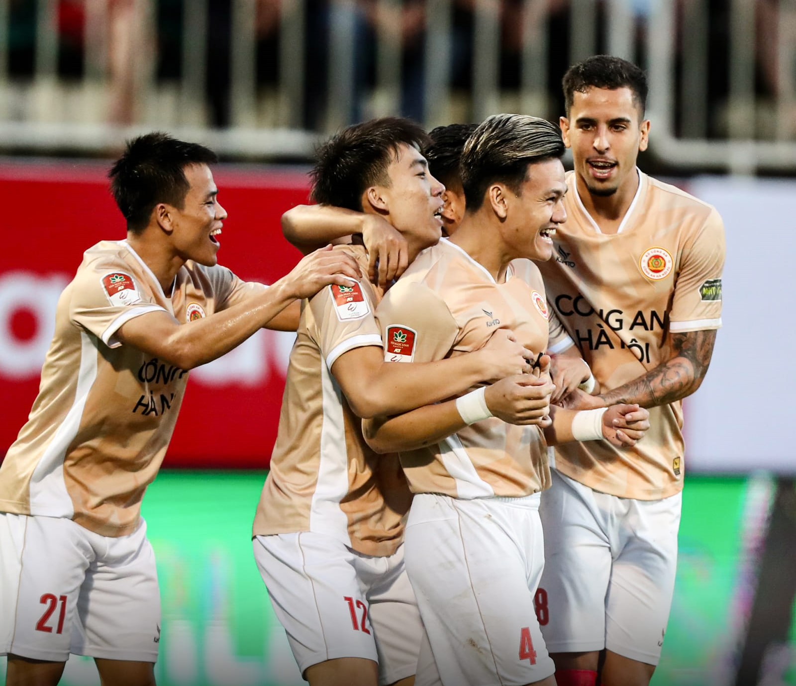 CLB Ho&agrave;ng Anh Gia Lai thua đậm trước nh&agrave; v&ocirc; địch V-League - Ảnh 6.