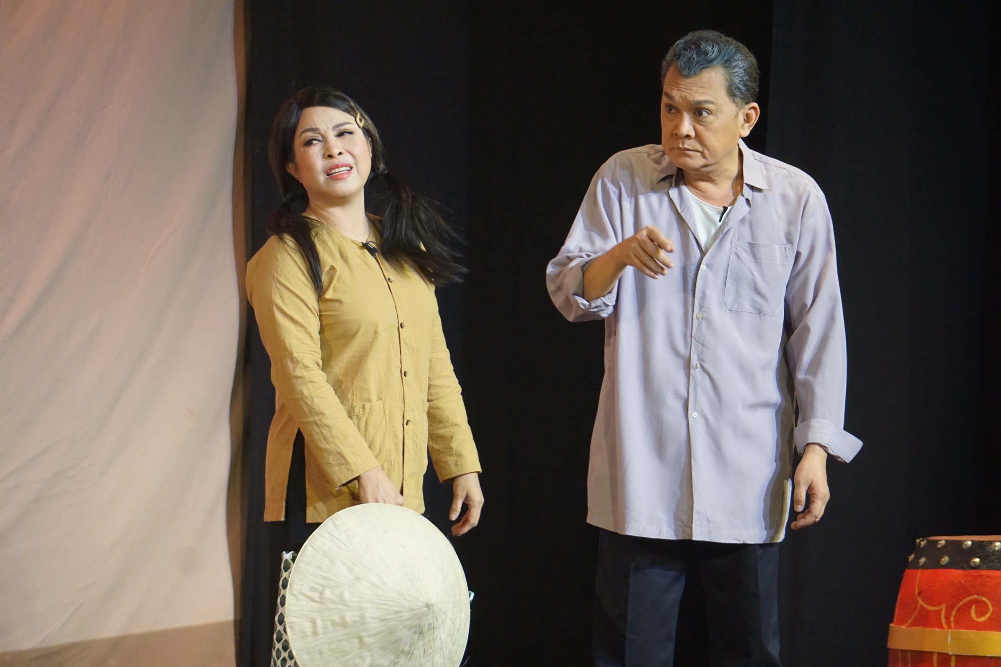 Lương Thế Th&agrave;nh, Hương Giang si&ecirc;u duy&ecirc;n trong vở h&agrave;i kịch Ng&ocirc;i nh&agrave; trong m&acirc;y - Ảnh 2.