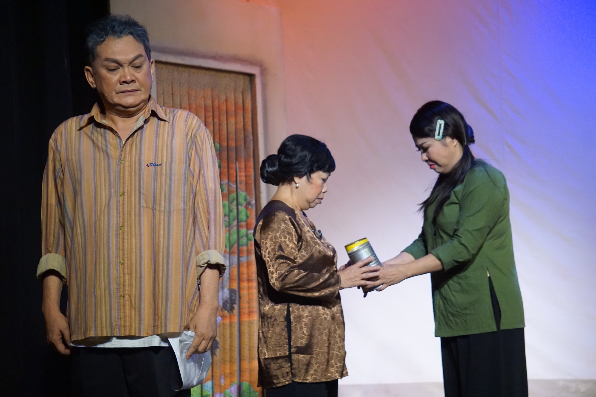 Lương Thế Th&agrave;nh, Hương Giang si&ecirc;u duy&ecirc;n trong vở h&agrave;i kịch Ng&ocirc;i nh&agrave; trong m&acirc;y - Ảnh 5.