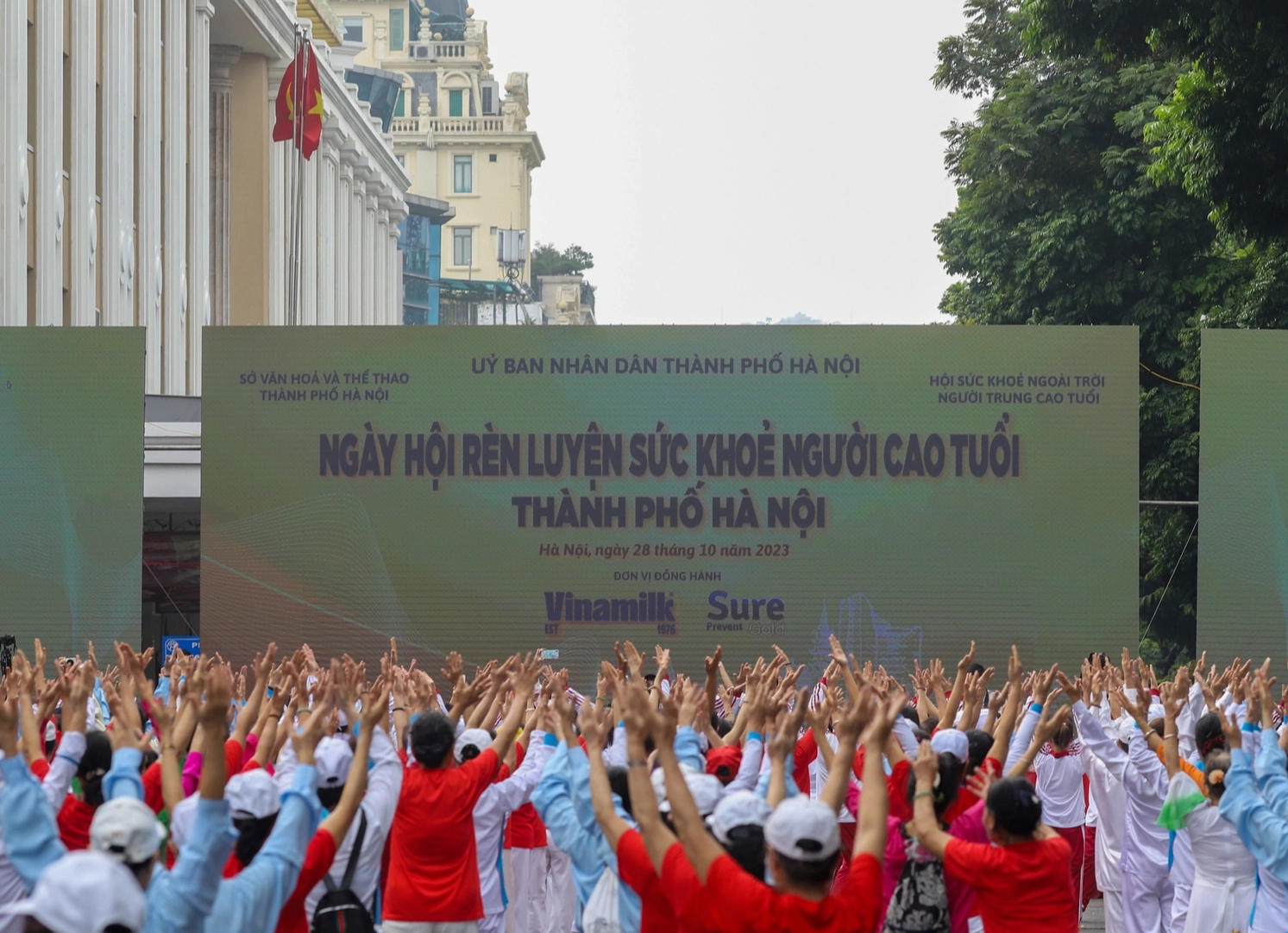 Hàng nghìn người cao tuổi tham gia ngày hội rèn luyện sức khỏe