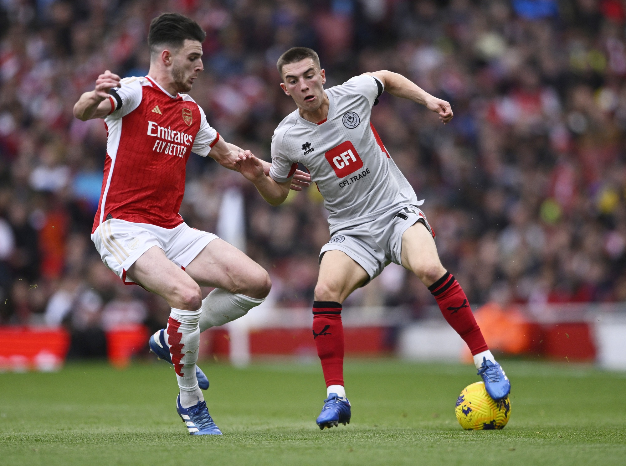Hat-trick Nketiah nhấn ch&igrave;m Sheffield United, Arsenal thăng hoa Ngoại hạng Anh - Ảnh 1.