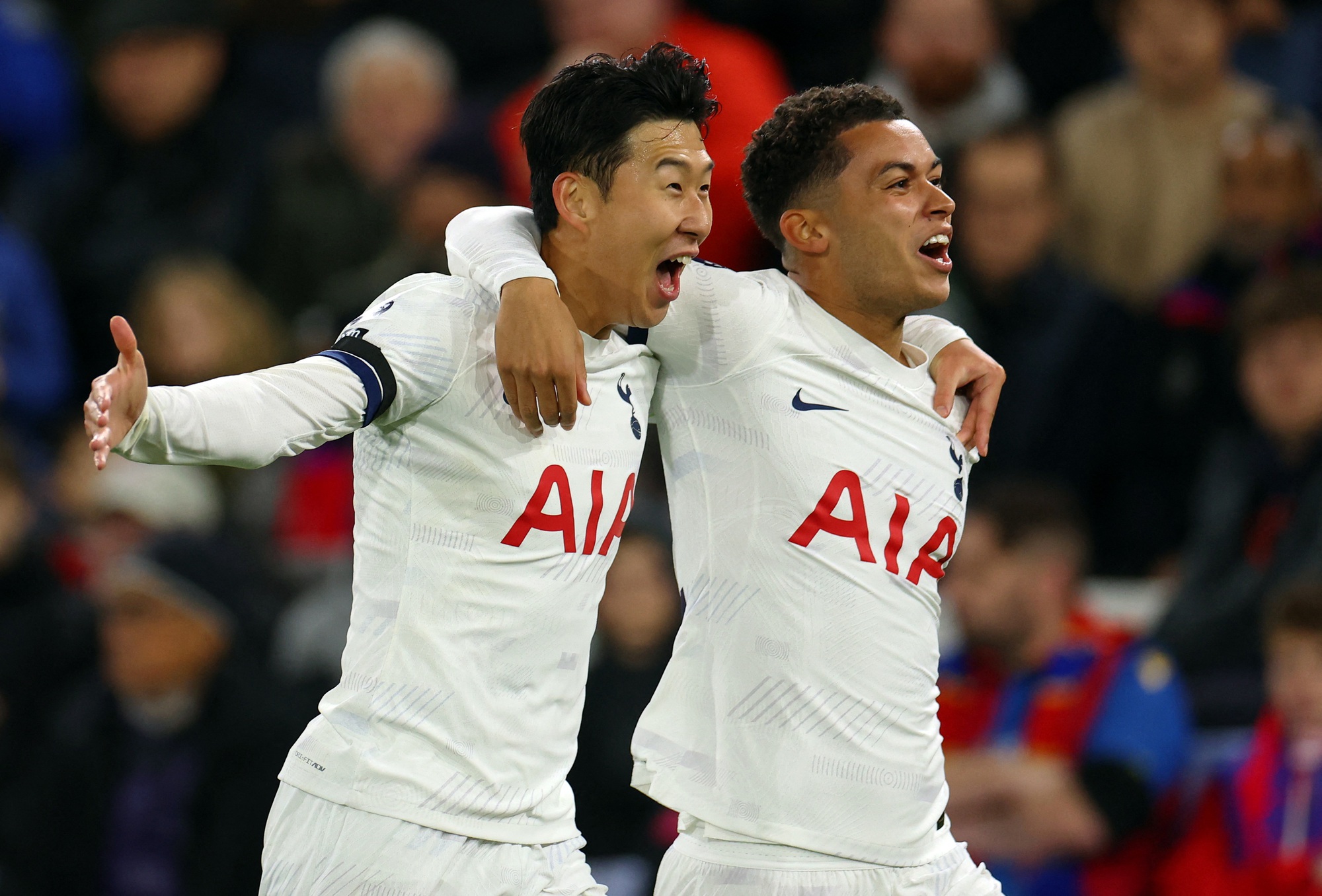 Son Heung-min tỏa sáng, Tottenham xây chắc ngôi đầu bảng