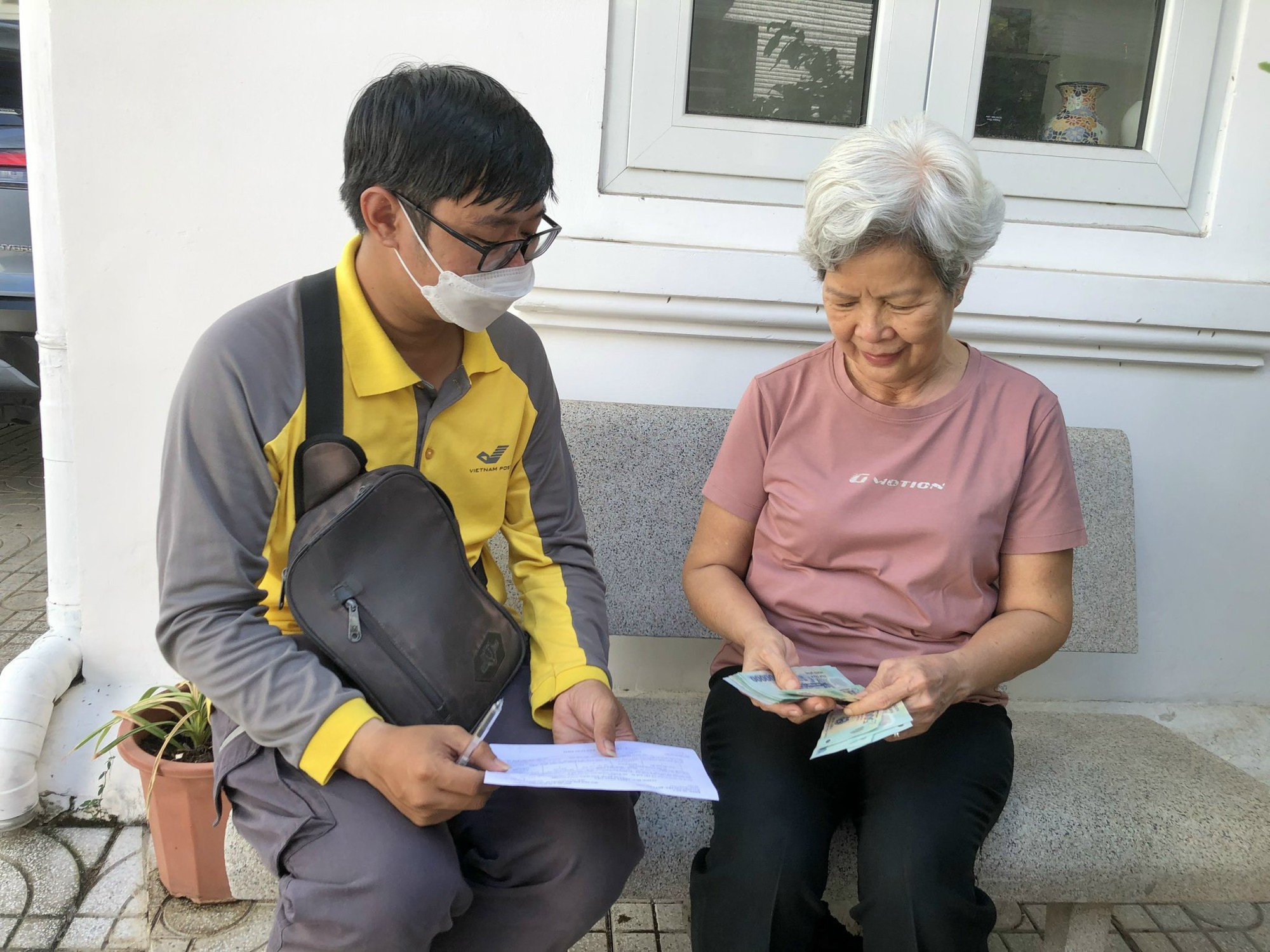 Góp ý Luật BHXH (sửa đổi): Hãy xây dựng lương hưu như thiếu nữ 18
