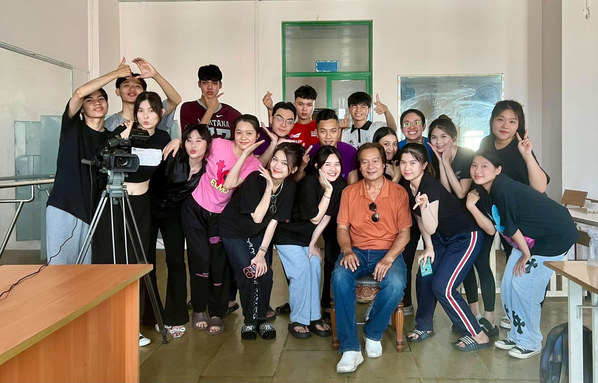 Cuộc thi viết "Người Thầy kính yêu": Lặng lẽ "đưa đò", thắp ước mơ điện ảnh Việt