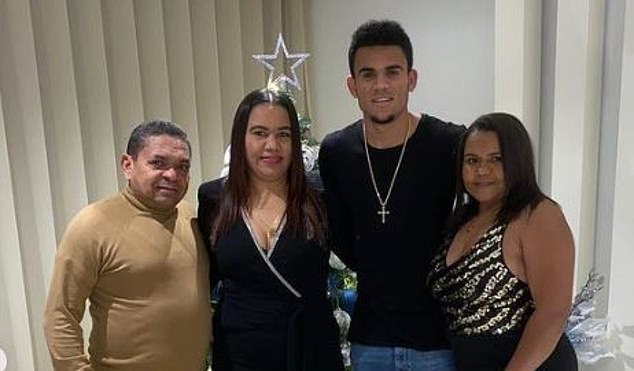 Cha mẹ bị bắt cóc, Luis Diaz bị gạch tên khỏi đội hình Liverpool vòng đấu cuối tuần - Ảnh 2.
