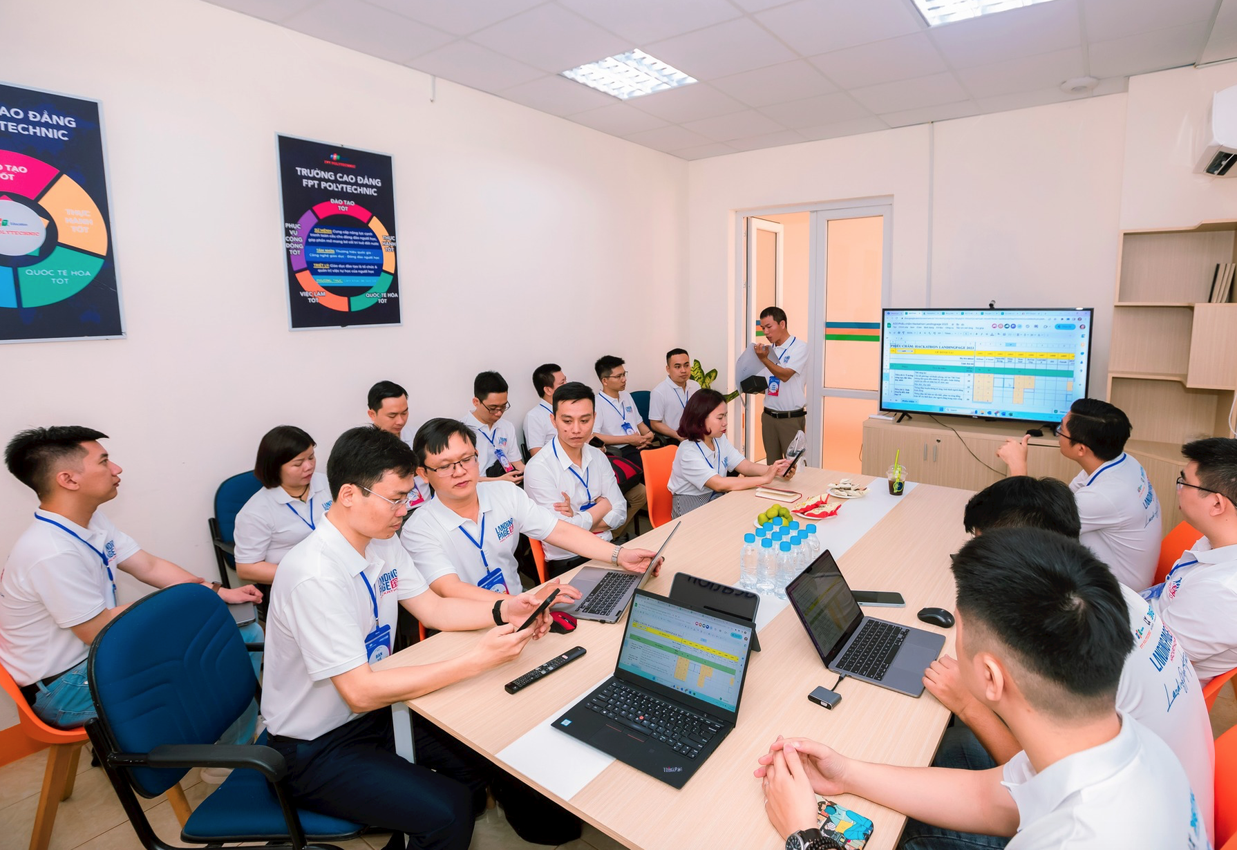 Những môi trường làm việc khiến người lao động chán ghét - Ảnh 1.