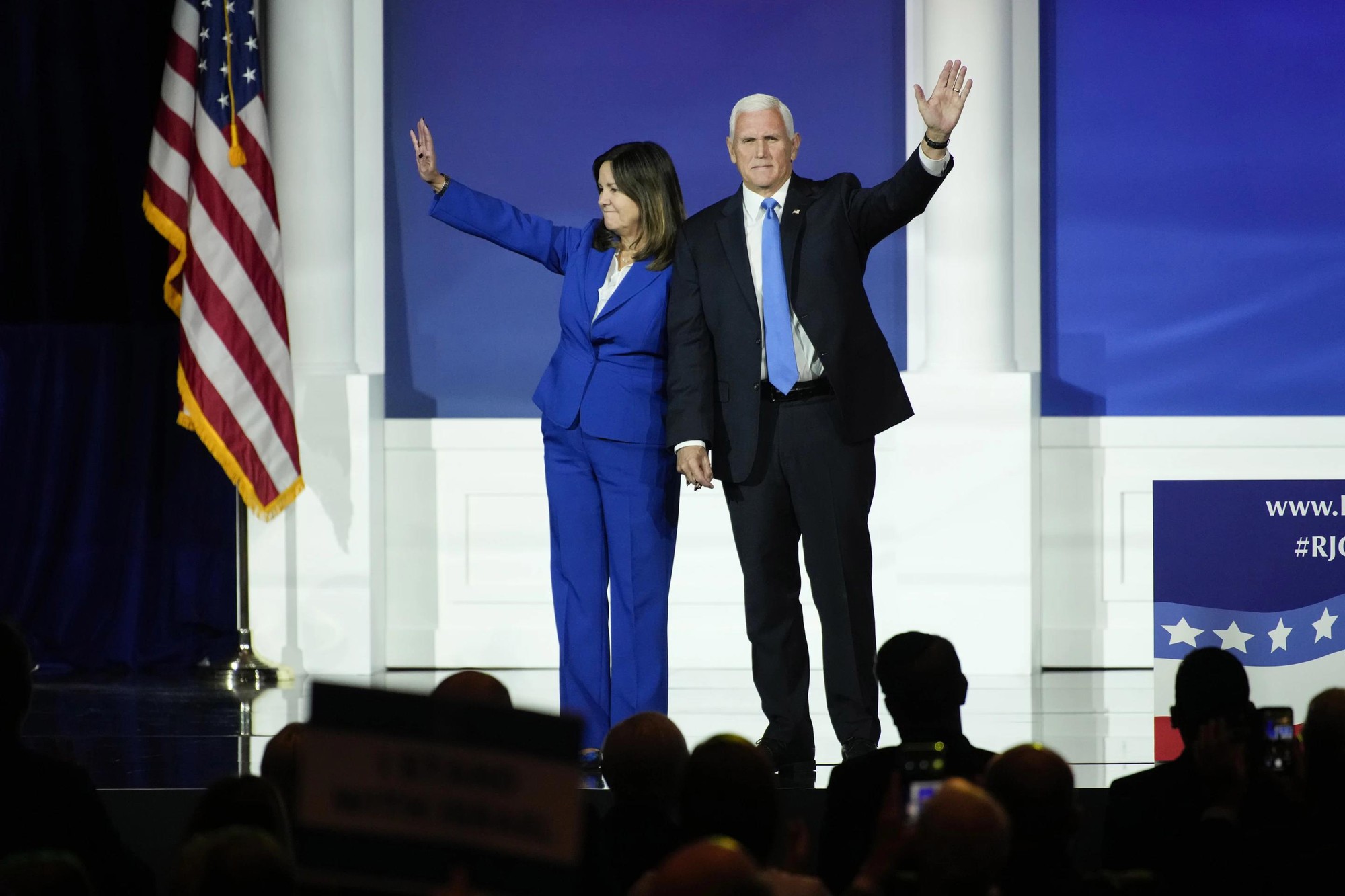Cựu Phó tổng thống Mike Pence ngậm ngùi rời đường đua vào Nhà Trắng