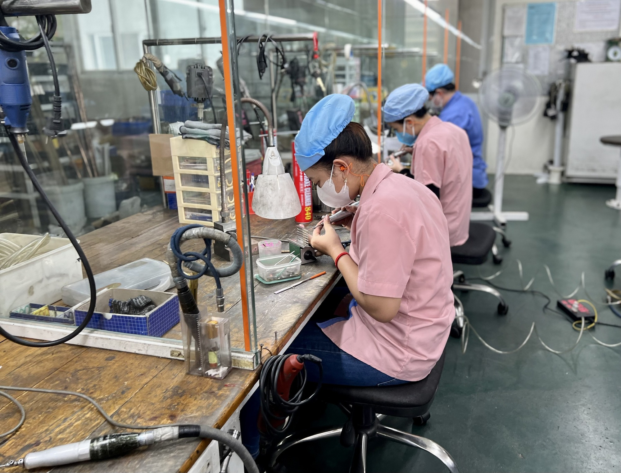 Làm tiêu hao vật tư quá quy định có bị trừ lương? - Ảnh 3.