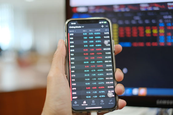 Tỉ gi&aacute; lại g&acirc;y &aacute;p lực l&ecirc;n chứng kho&aacute;n