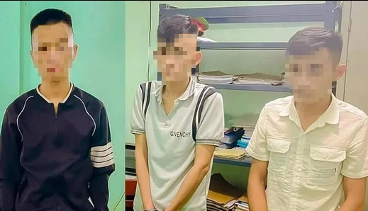 Bắt khẩn cấp nhóm thanh niên kề dao vào cổ phụ nữ "xin đểu"