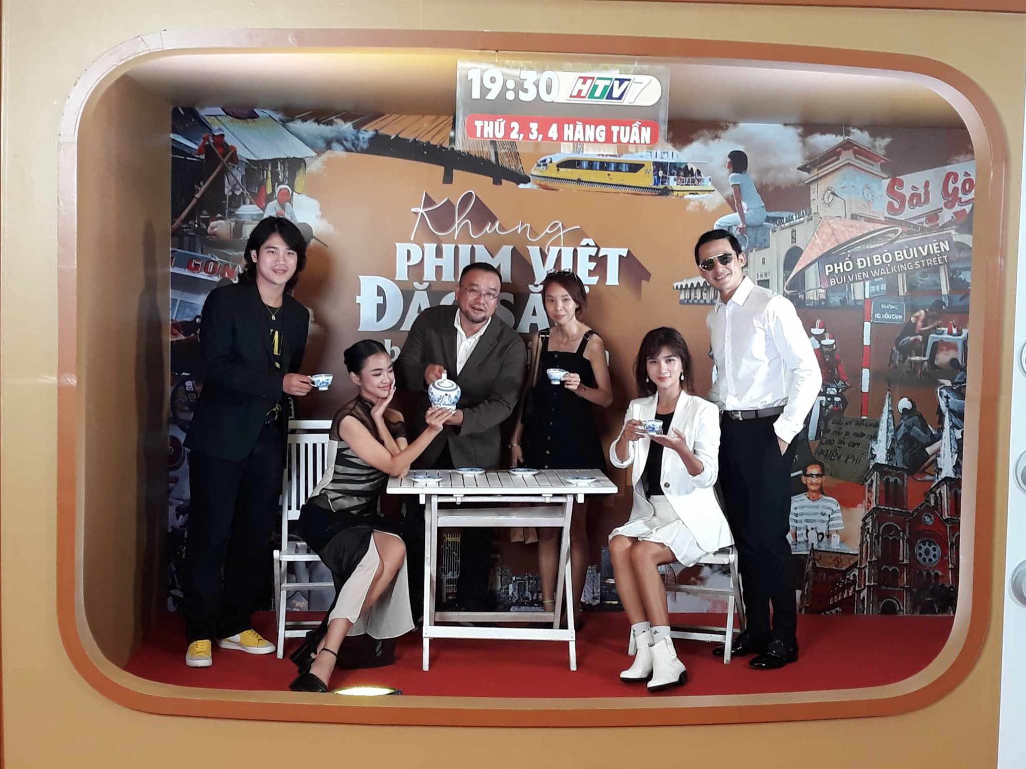 Loạt sao Việt tề tựu ch&uacute;c mừng HTV - Ảnh 1.