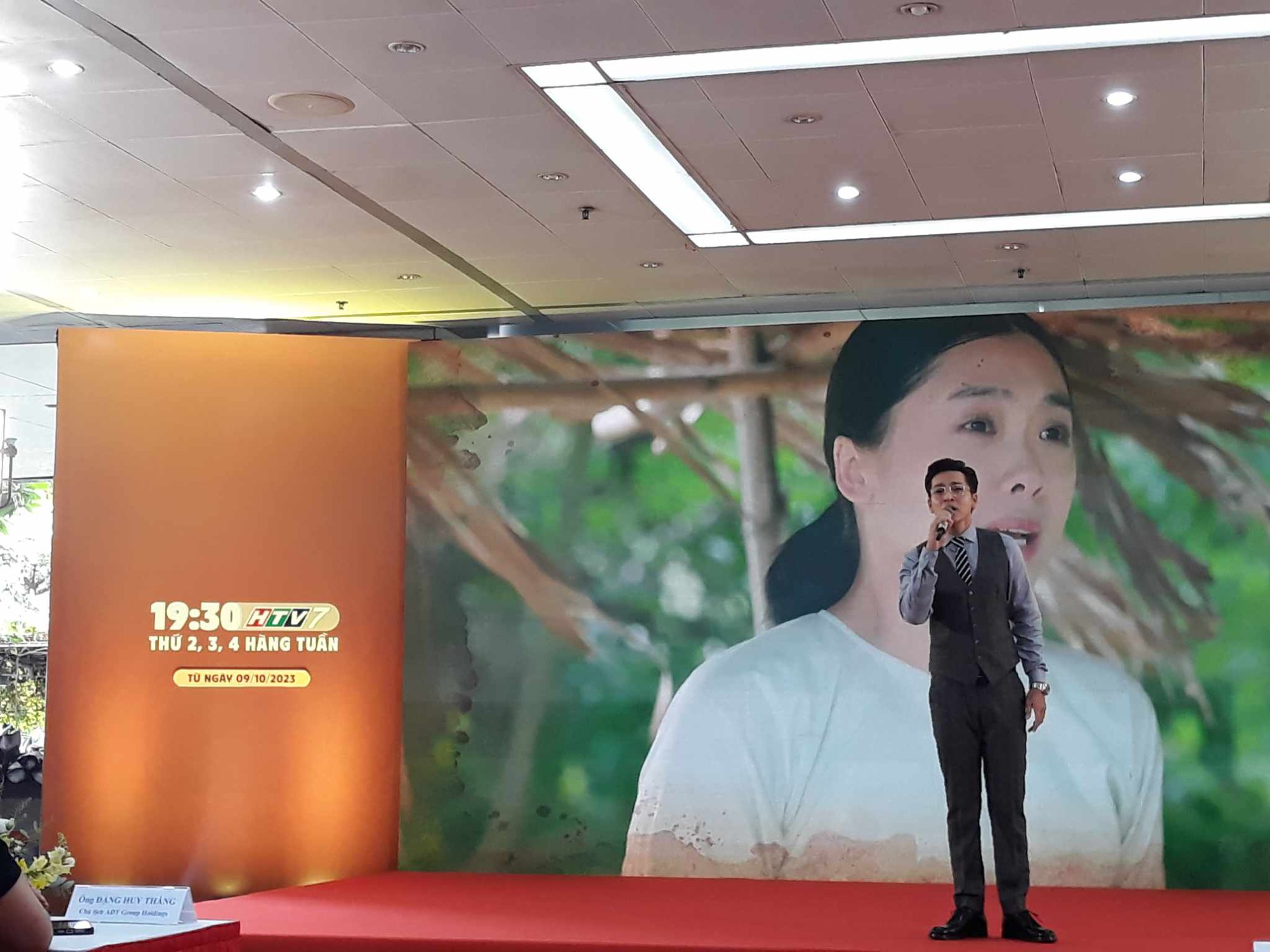 Loạt sao Việt tề tựu ch&uacute;c mừng HTV - Ảnh 7.