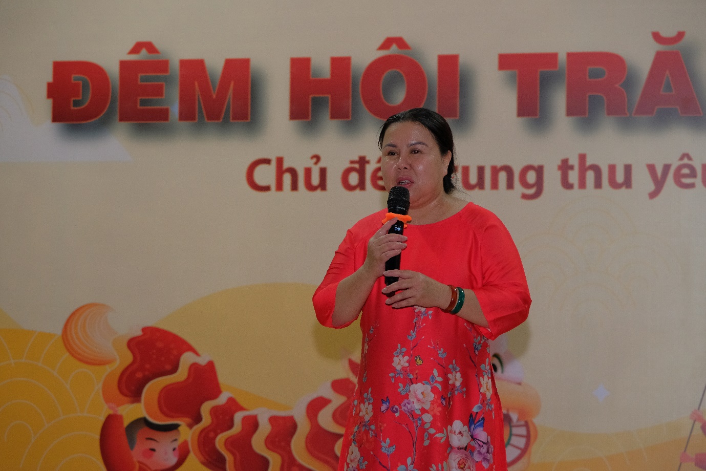 GCTV trao qu&agrave; trong chương tr&igrave;nh &ldquo;Đ&ecirc;m hội trăng rằm&rdquo; - Ảnh 1.