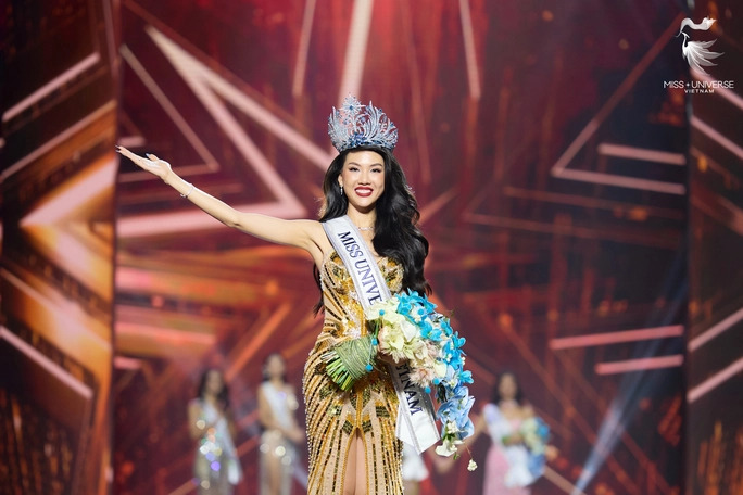 Hoa hậu Hoàn vũ xem xét chiến thắng của Bùi Quỳnh Hoa