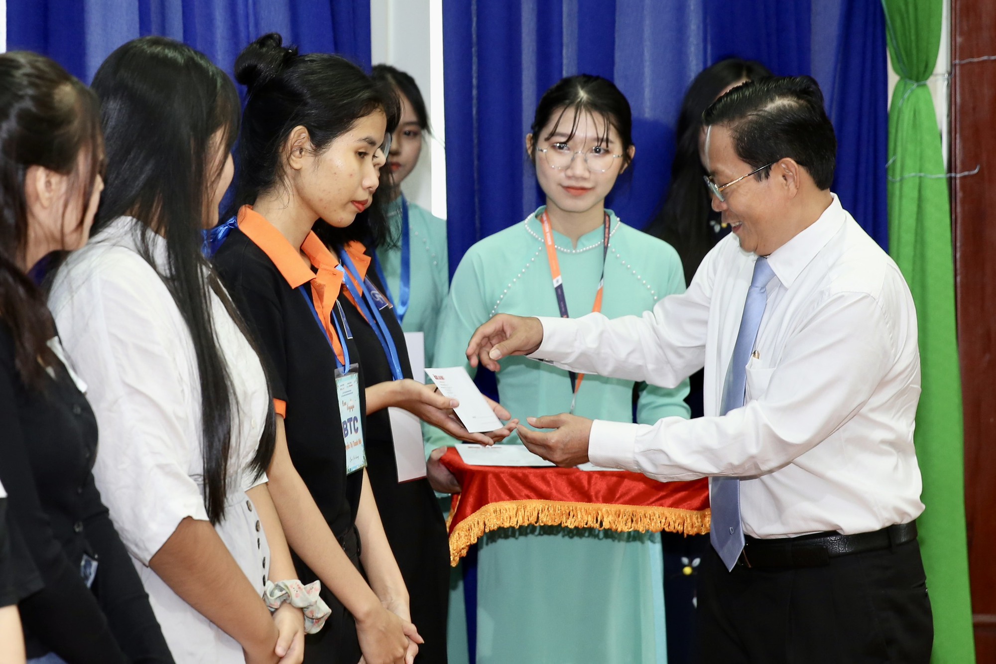 Cánh Buồm Xanh Khoa Ngôn ngữ học chính thức vươn khơi - Ảnh 4.