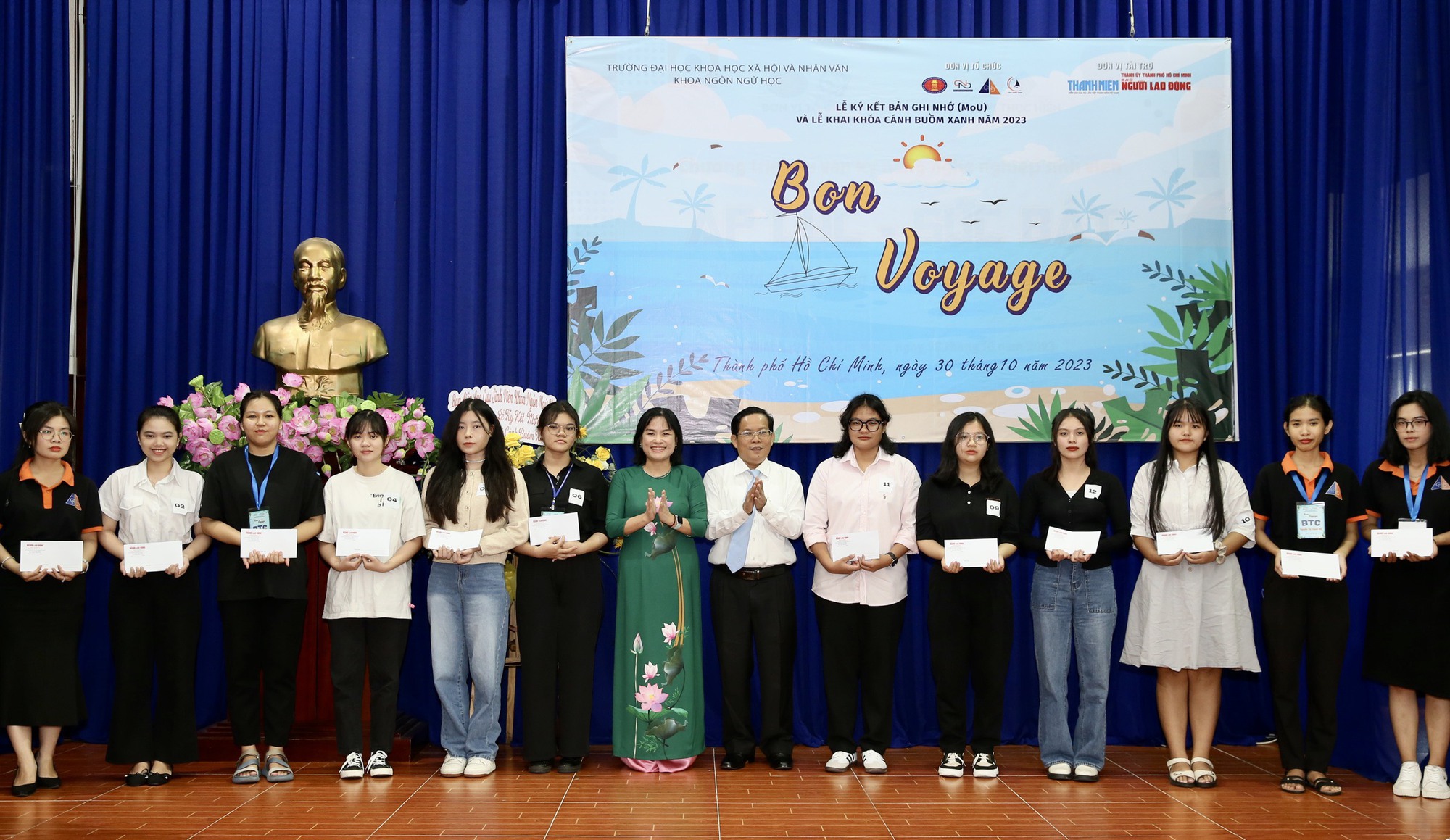 Cánh Buồm Xanh Khoa Ngôn ngữ học chính thức vươn khơi