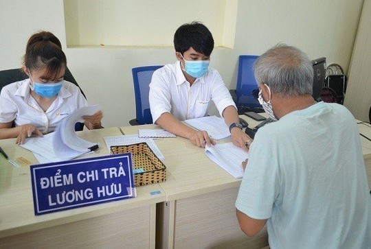 Giảm mức đ&oacute;ng BHXH, lương hưu sẽ thế n&agrave;o? - Ảnh 3.