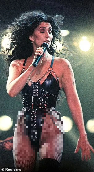 Christina Aguilera h&oacute;a Cher, vợ chồng Justin Bieber biến th&agrave;nh vợ chồng nh&agrave; Flintstones - Ảnh 4.