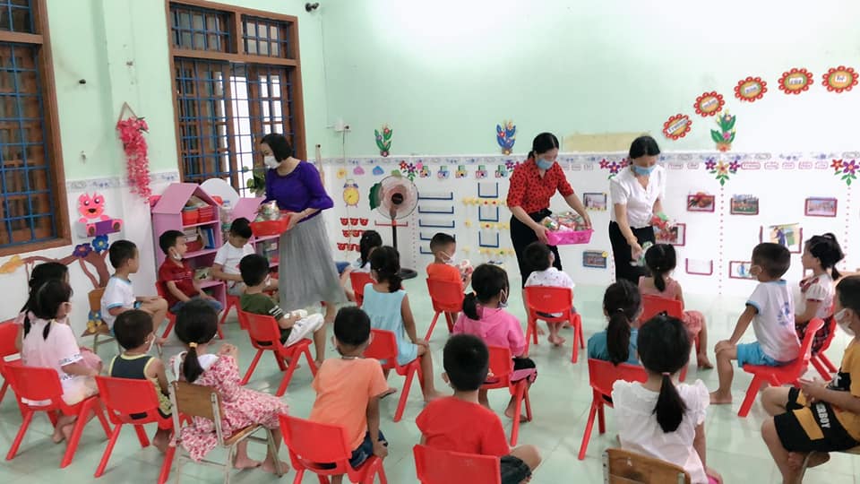 Những cô giáo vùng rốn lụt