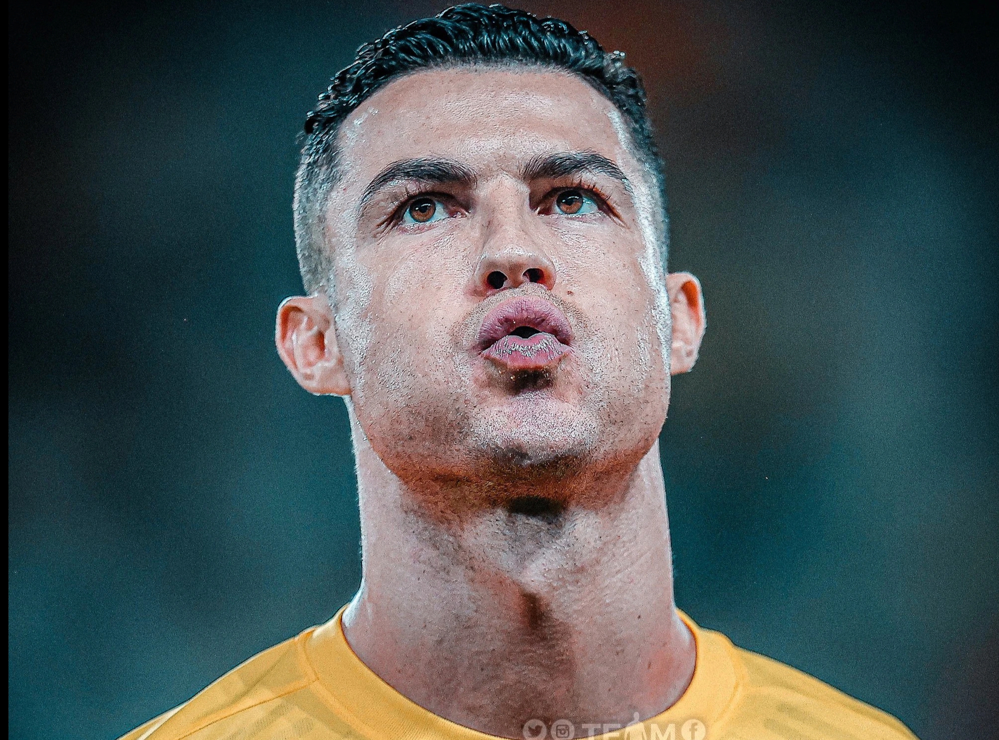 Ronaldo được fan Messi bênh vực khi có ảnh chế với hạng 829 ứng viên Quả bóng vàng