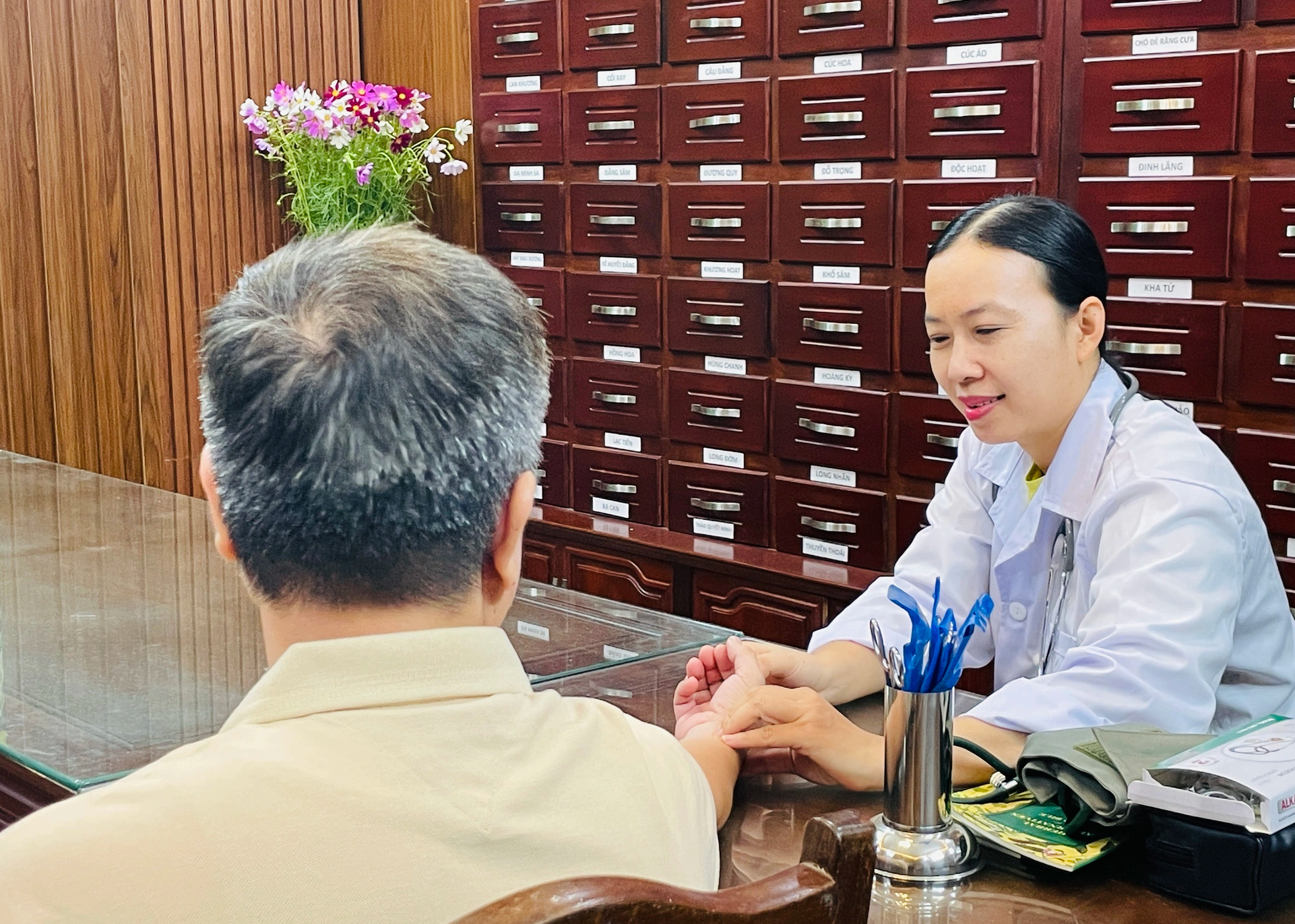 Khám, tư vấn sức khoẻ miễn phí cho người cao tuổi
