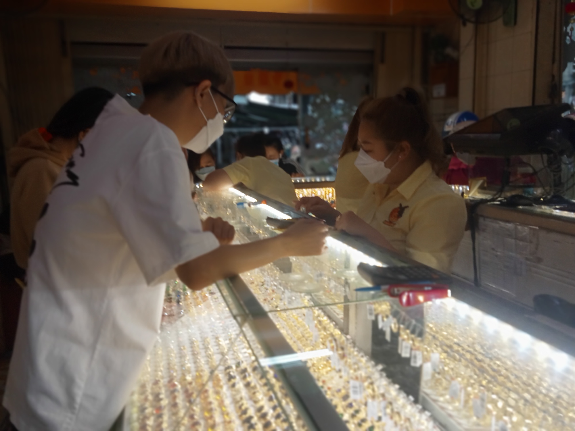 Giá vàng hôm nay 1-11: USD tăng giá dữ dội, vàng giảm mạnh