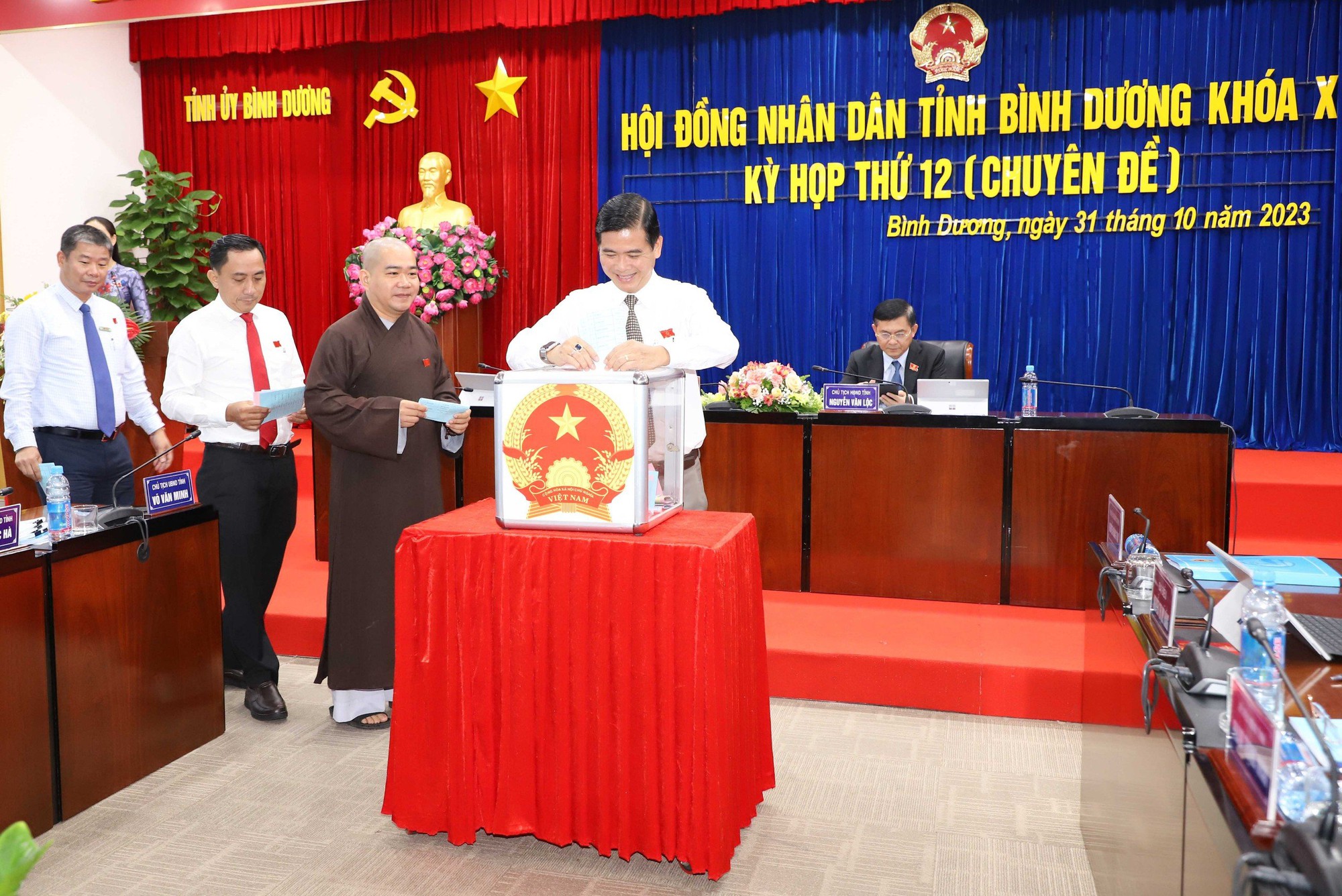 HĐND tỉnh Bình Dương lấy phiếu tín nhiệm 23 người