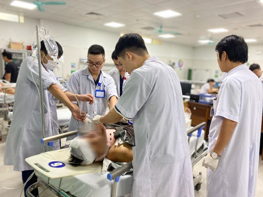 Nạn nh&acirc;n bị thương nặng nhất trong vụ tai nạn 5 người chết hiện thế n&agrave;o? - Ảnh 1.