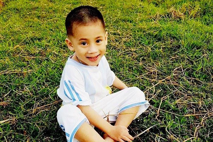 Bé trai 4 tuổi mất tích bí ẩn khi đi chơi cùng ông nội