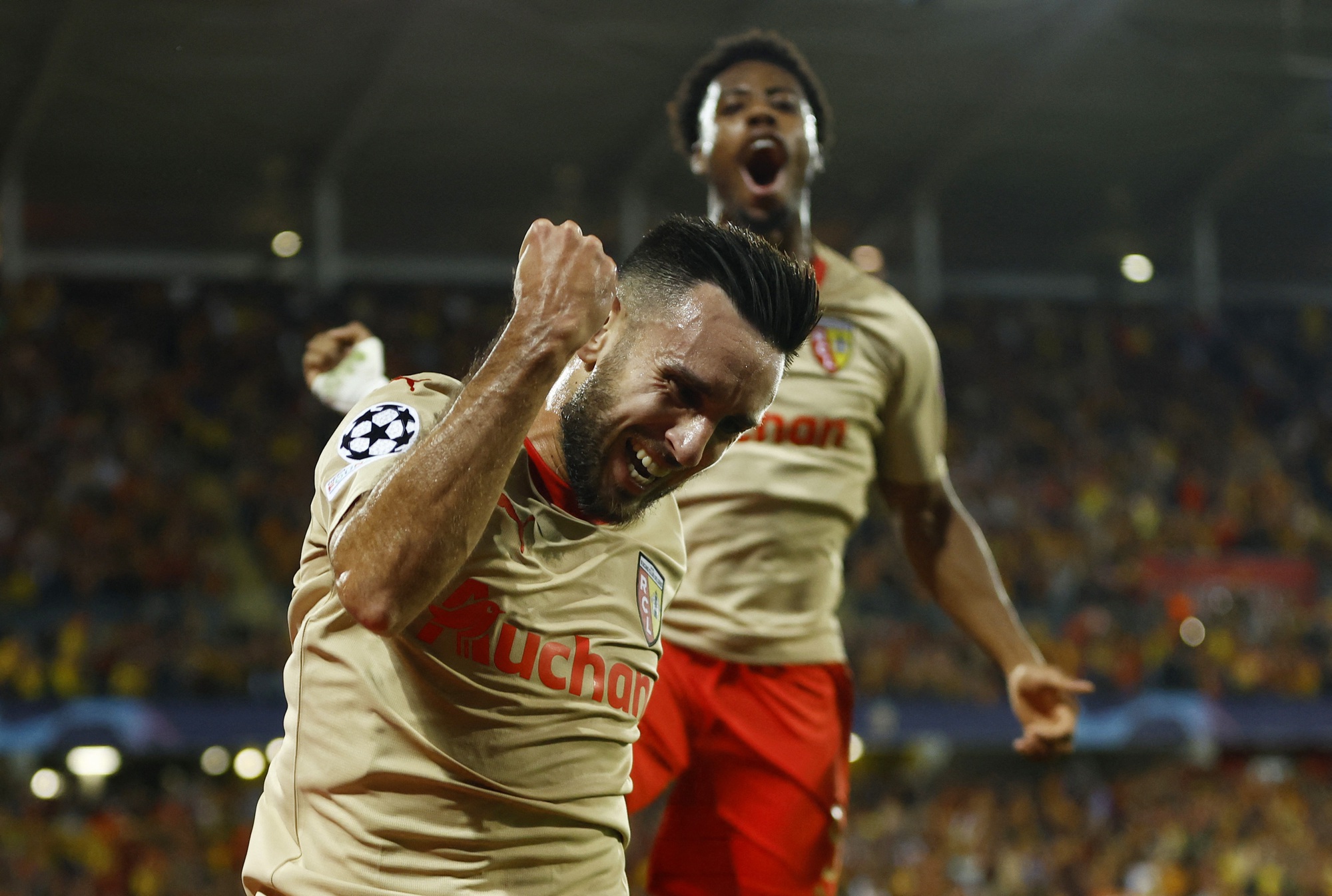 Arsenal thua ngược tr&ecirc;n đất Ph&aacute;p, Real Madrid quật ng&atilde; chủ nh&agrave; Napoli - Ảnh 3.