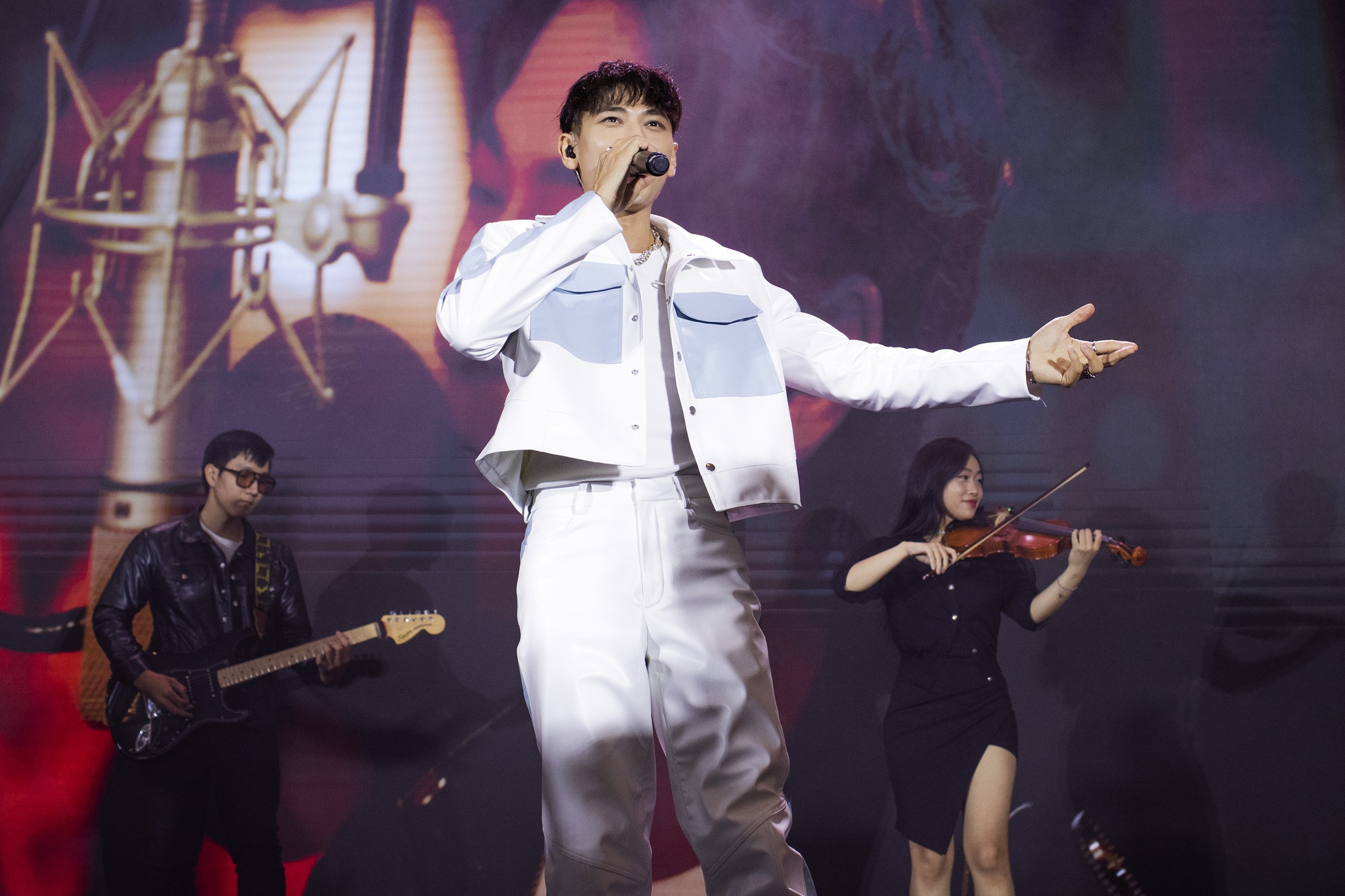 Mỹ nam Isaac x&aacute;c nhận kh&ocirc;ng &ldquo;y&ecirc;u đương&rdquo; La Th&agrave;nh - Ảnh 2.