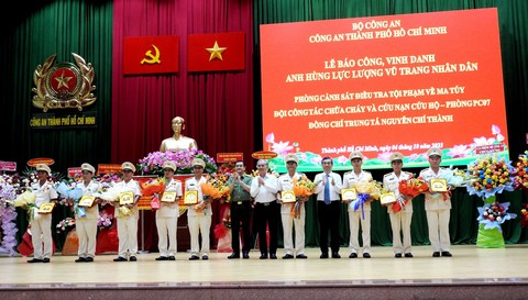 Công an TP HCM vinh danh trung tá Nguyễn Chí Thành và 2 tập thể