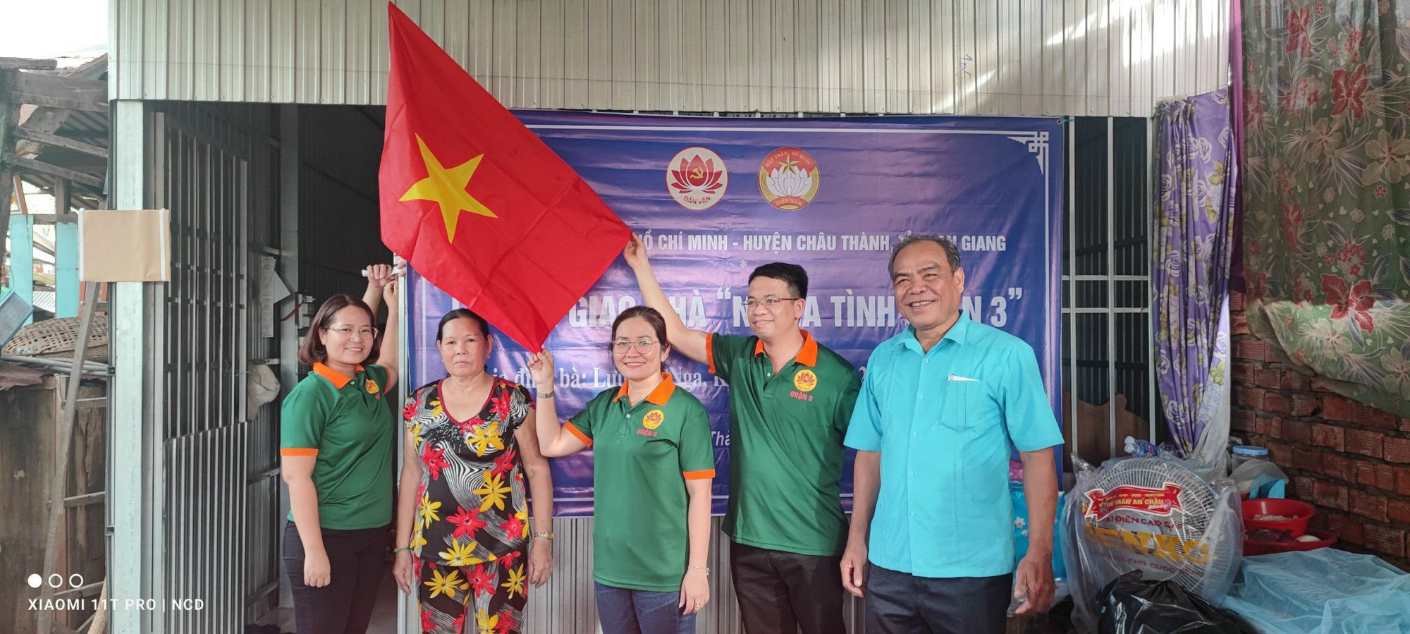 Trao cờ Tổ quốc trong chương trình “Kết nối biên cương” tại An Giang - Ảnh 3.