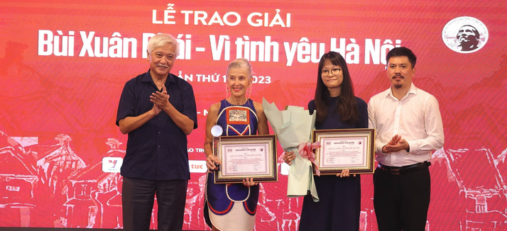 Đạo diễn Đặng Nhật Minh nhận Giải thưởng B&ugrave;i Xu&acirc;n Ph&aacute;i - V&igrave; t&igrave;nh y&ecirc;u H&agrave; Nội - Ảnh 4.
