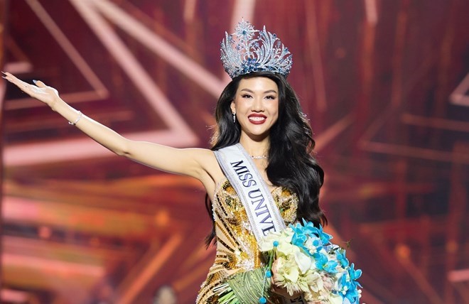 Miss Universe Vietnam lên tiếng về phản hồi của Miss Universe và tân hoa hậu nghi "hít bóng cười"