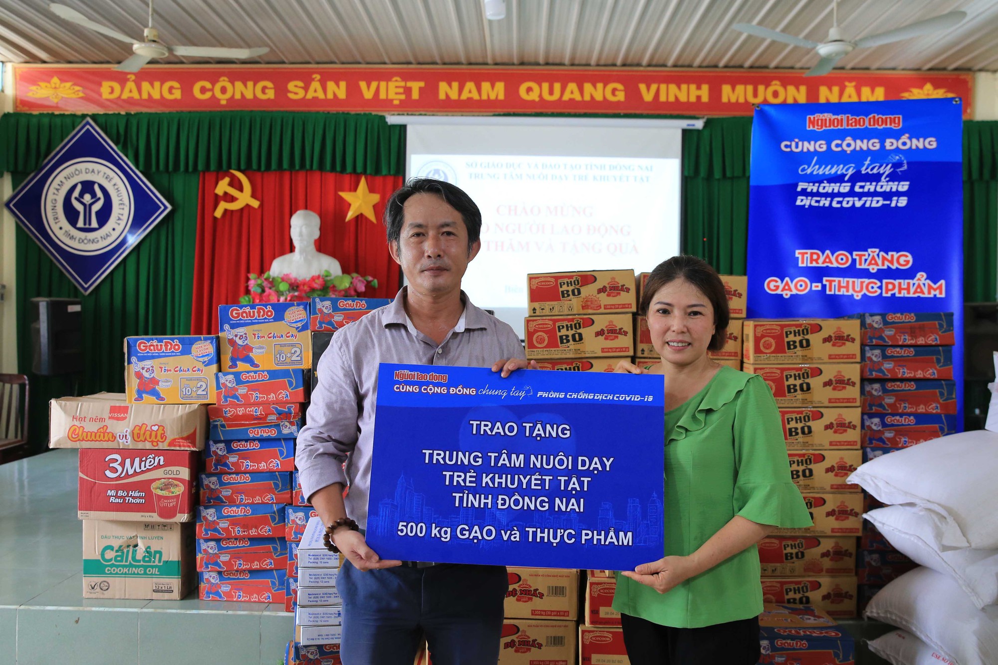 Những suất học bổng, phần quà thiết thực - Ảnh 7.