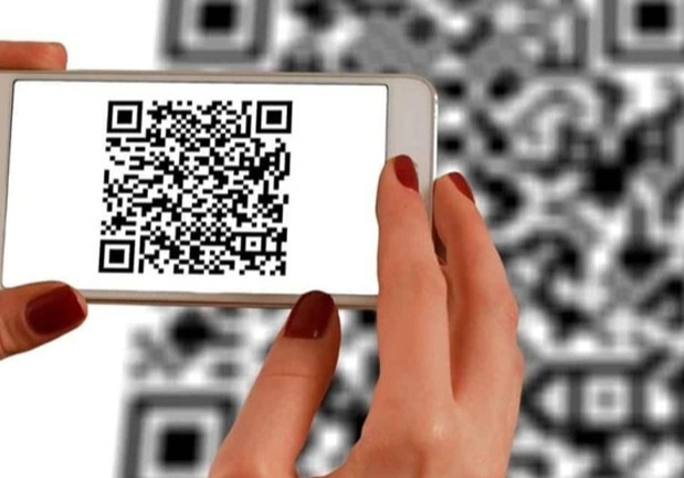 Cảnh báo dán mã QR giả tại quầy thu viện phí để lừa đảo