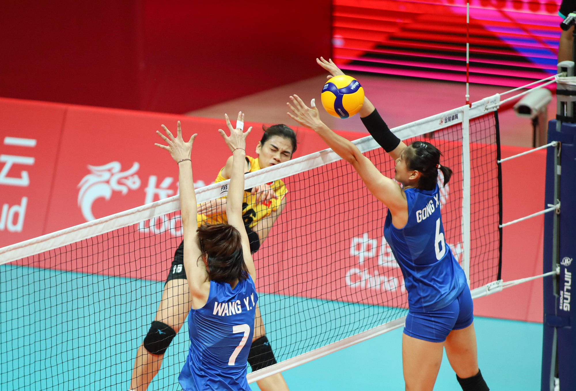 ASIAD 19 ngày 5-10: Bóng chuyền nữ Việt Nam thua trận trước chủ nhà