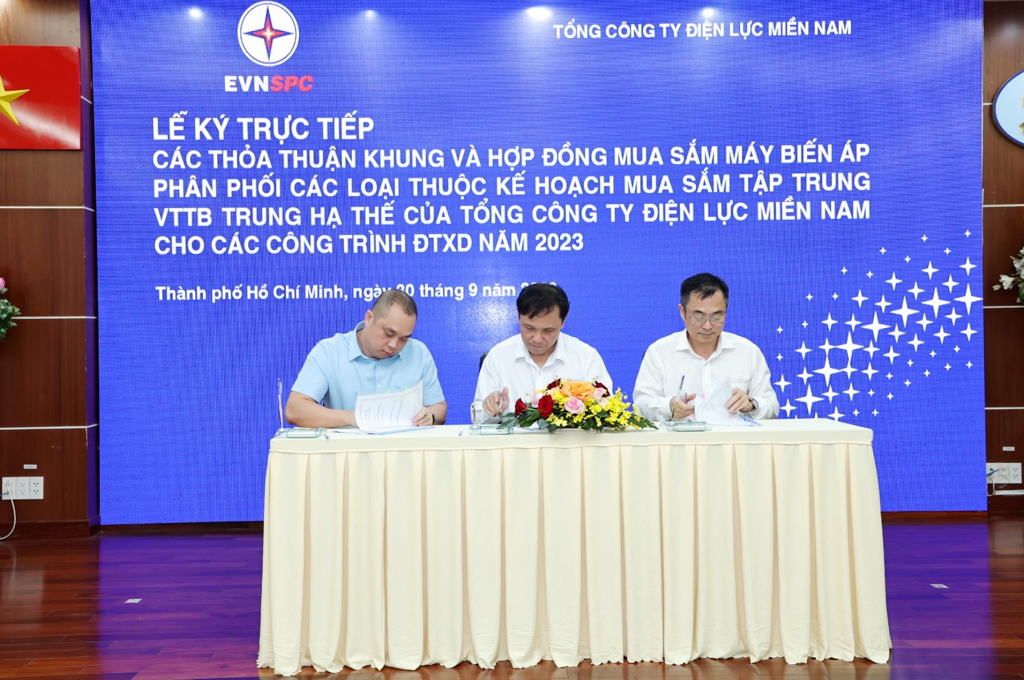 EVNSPC ký kết các thỏa thuận khung và hợp đồng mua sắm MBA - Ảnh 2.