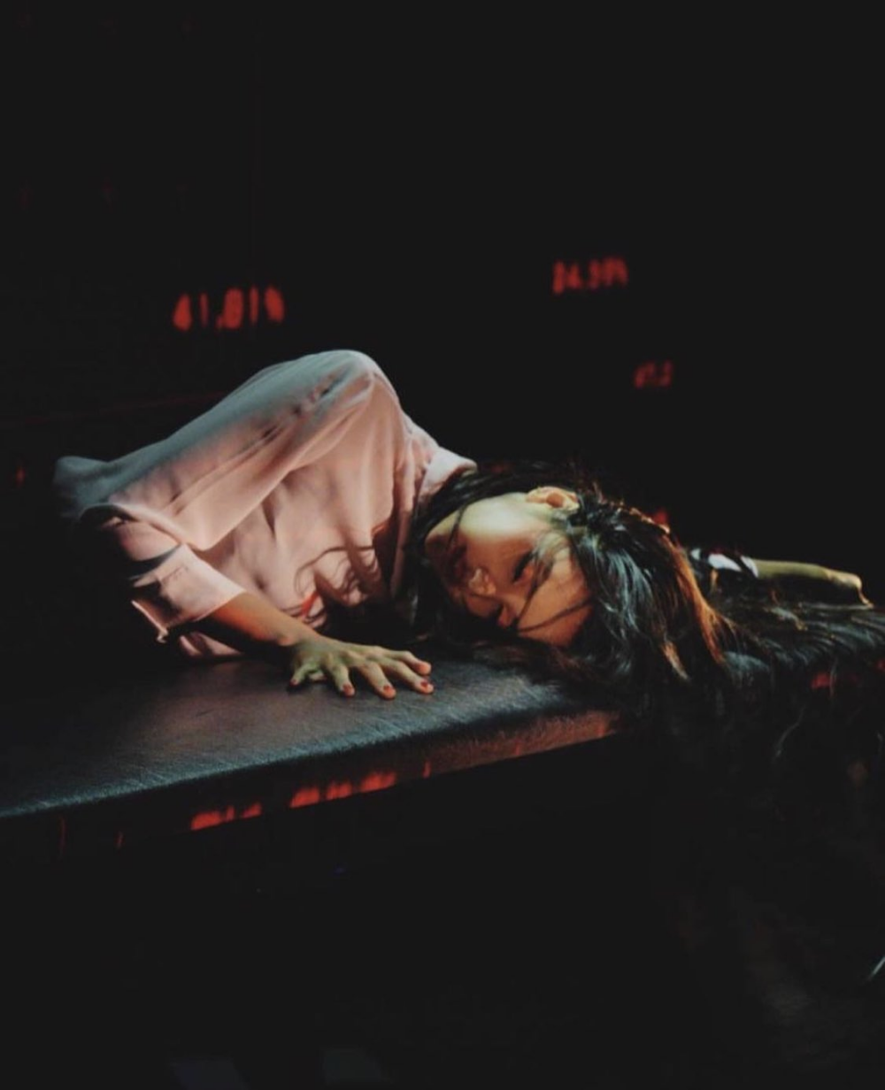 Cận cảnh h&igrave;nh ảnh &ldquo;cực n&oacute;ng bỏng&rdquo; của Lisa (Blackpink) tại đ&ecirc;m diễn ở CLB tho&aacute;t y - Ảnh 4.