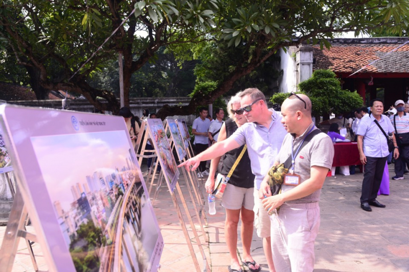 "Hà Nội - 15 năm mở rộng địa giới hành chính" qua ảnh