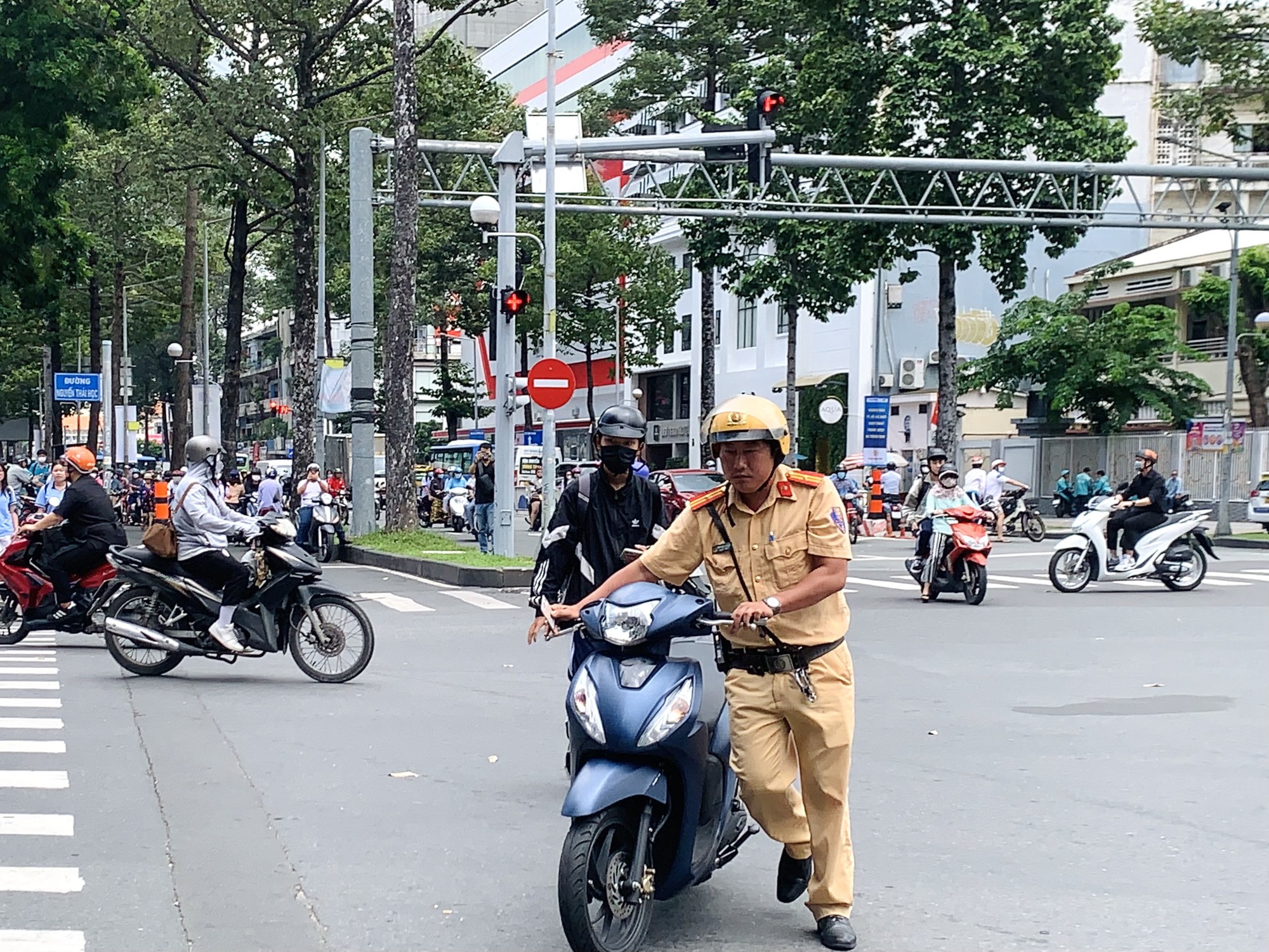 CSGT TP HCM xử lý học sinh vi phạm giao thông: Phản ứng bất ngờ của phụ huynh