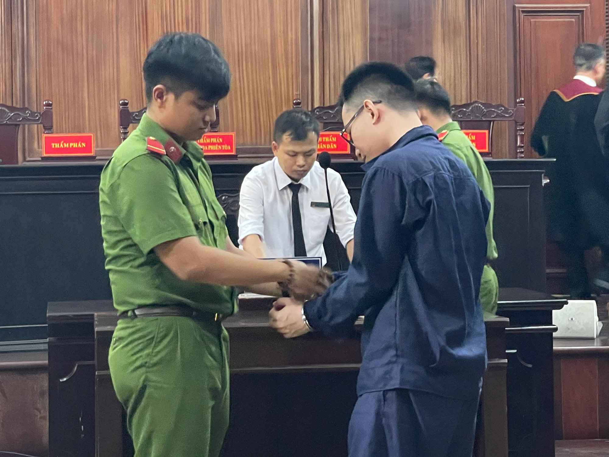 Cái giá của sự bồng bột