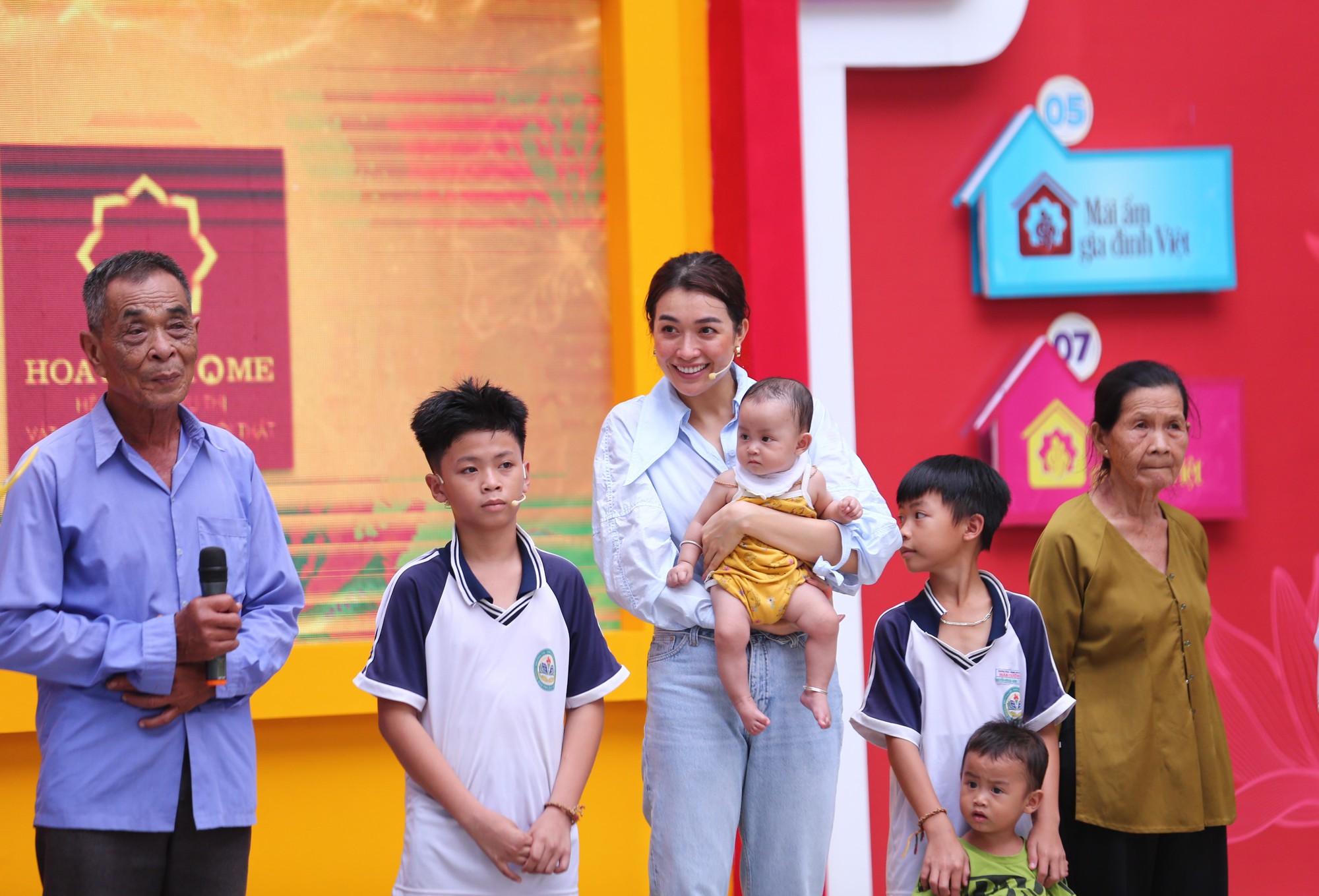 Một năm sứ mệnh mang hạnh ph&uacute;c cho trẻ em mồ c&ocirc;i của M&aacute;i ấm gia đ&igrave;nh Việt - Ảnh 5.